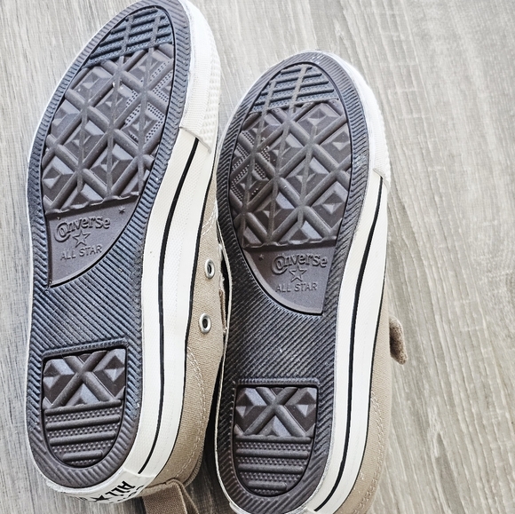 Converse Tan and White Sneakers - Picture 4 of 4